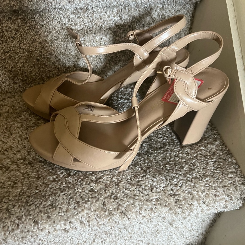Anne Klein beige dress sandal worn once size 9
